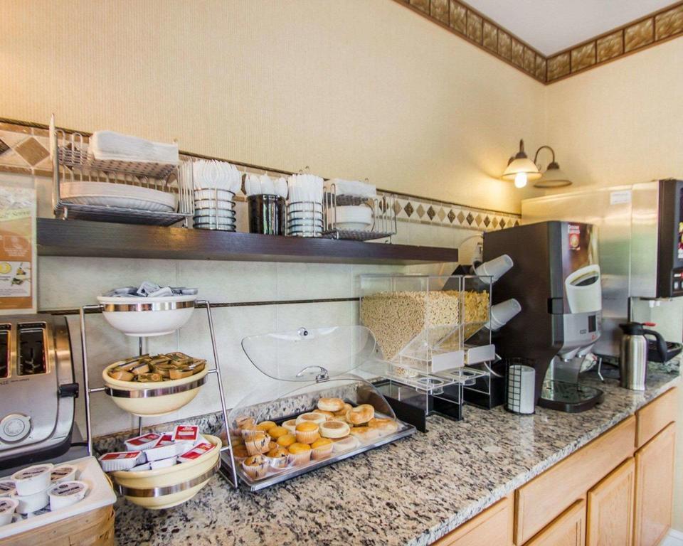 Econo Lodge Inn & Suites Old Saybrook - Westbrook Bagian luar foto