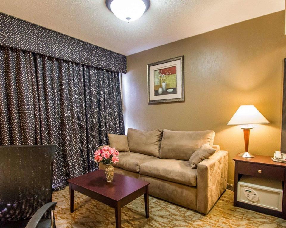 Econo Lodge Inn & Suites Old Saybrook - Westbrook Bagian luar foto