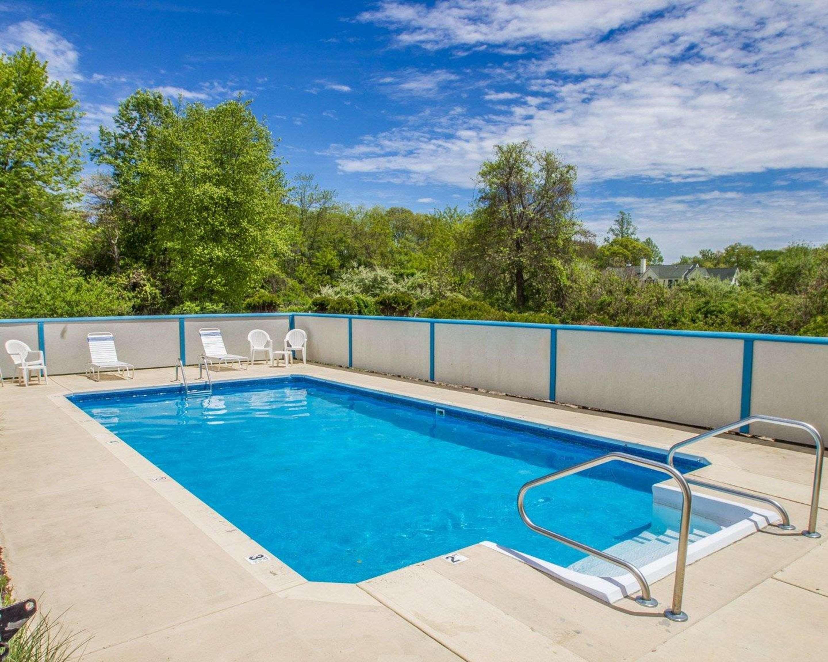 Econo Lodge Inn & Suites Old Saybrook - Westbrook Bagian luar foto