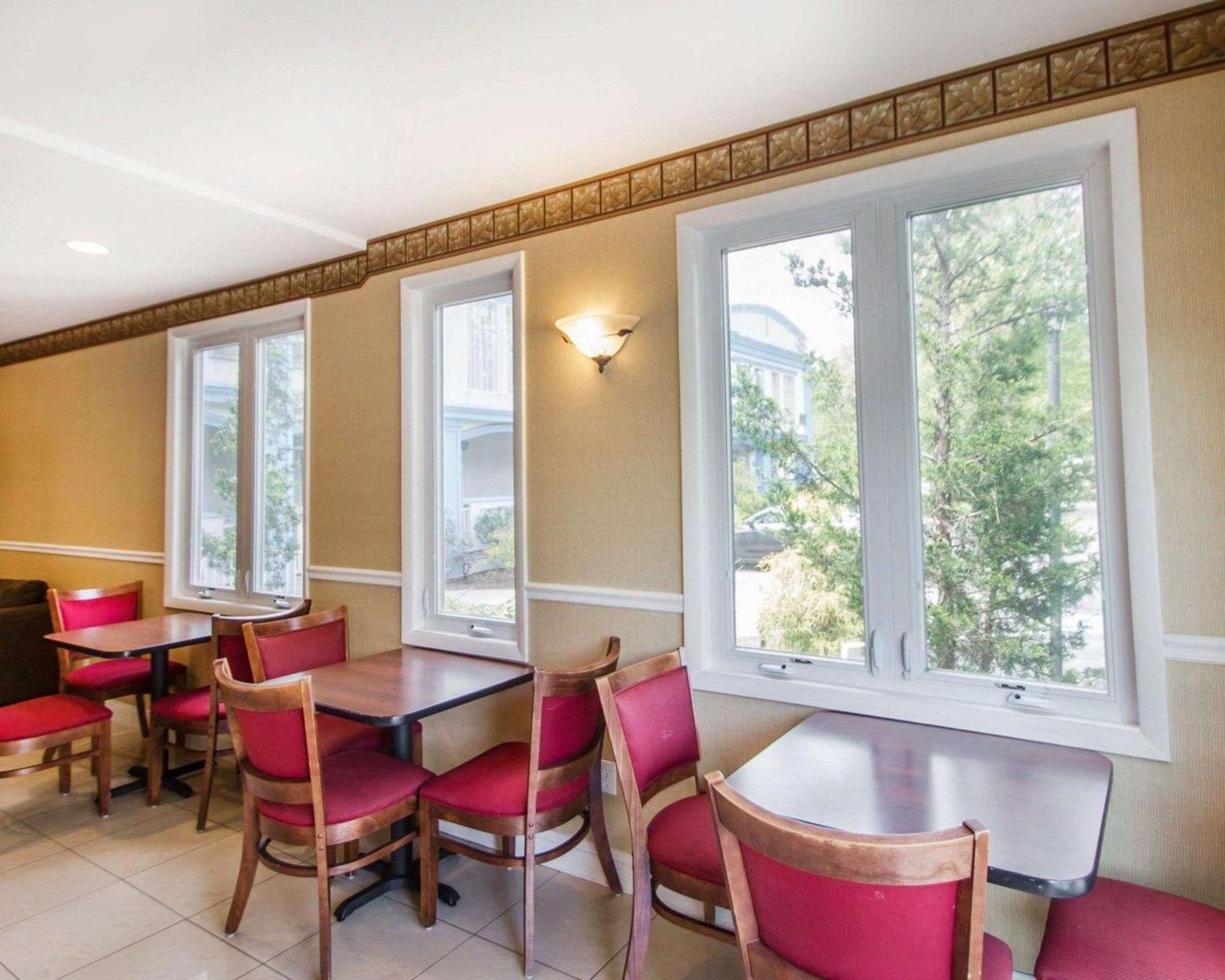 Econo Lodge Inn & Suites Old Saybrook - Westbrook Bagian luar foto