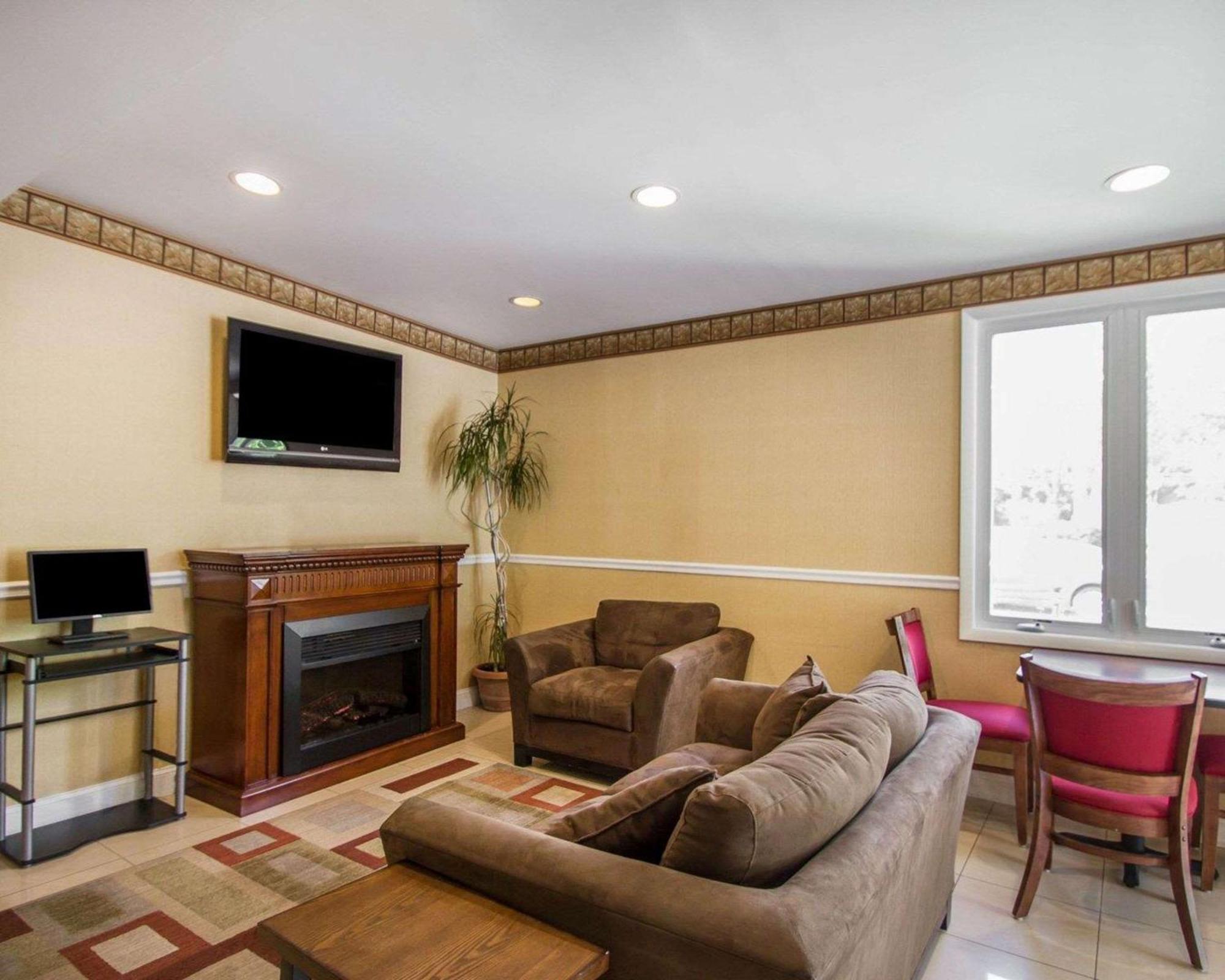 Econo Lodge Inn & Suites Old Saybrook - Westbrook Bagian luar foto